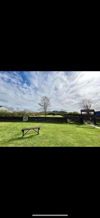 Tarka Holiday Park Ashford  エクステリア 写真